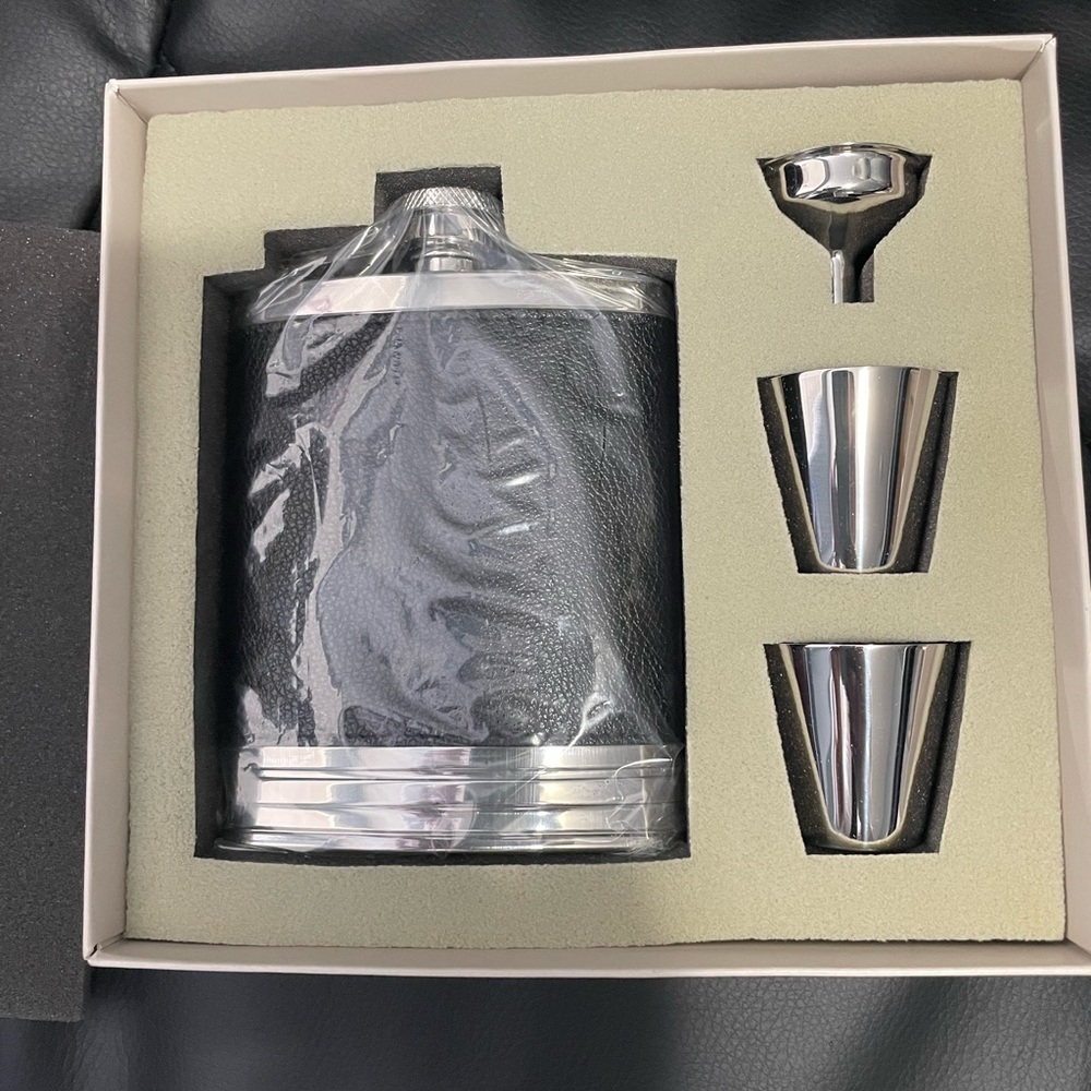 NIB Lenox flask set in gift box